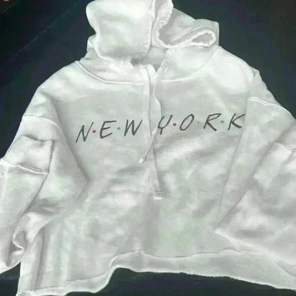 NYC cropped FRIENDS HOODIE in good used condition New York City summer - Picture 2 of 2